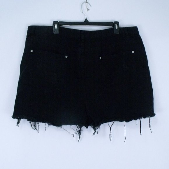 PrettyLittleThing Ripped Distressed Denim Shorts - Picture 3 of 5